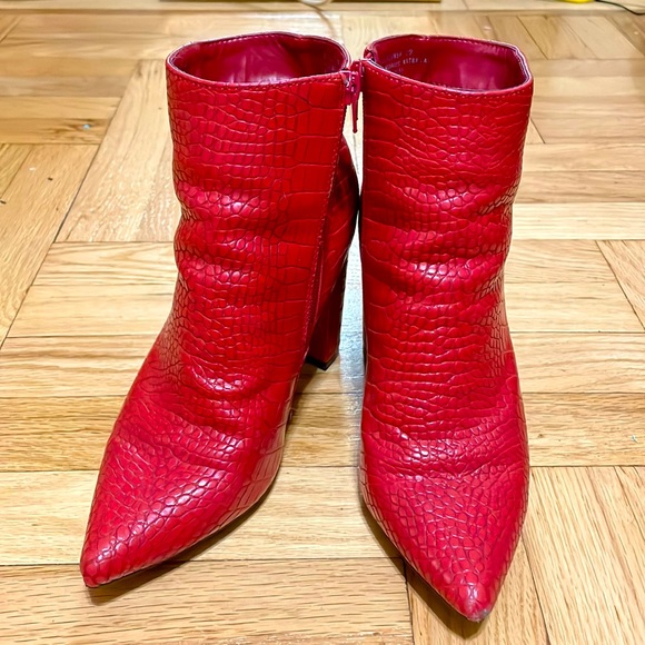 *sold* Red Croc Pattern 🐊 Vegan Boots - Picture 1 of 4
